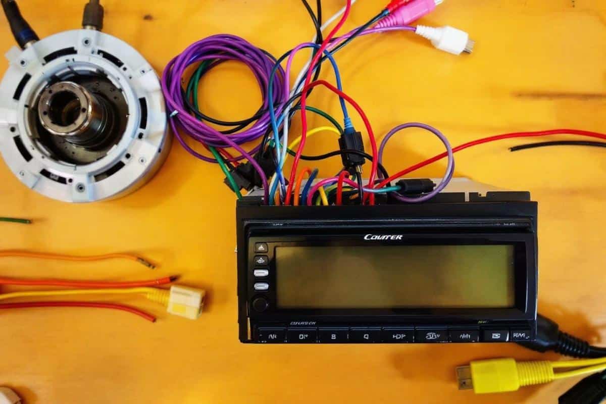 Schéma branchement autoradio couleur fils