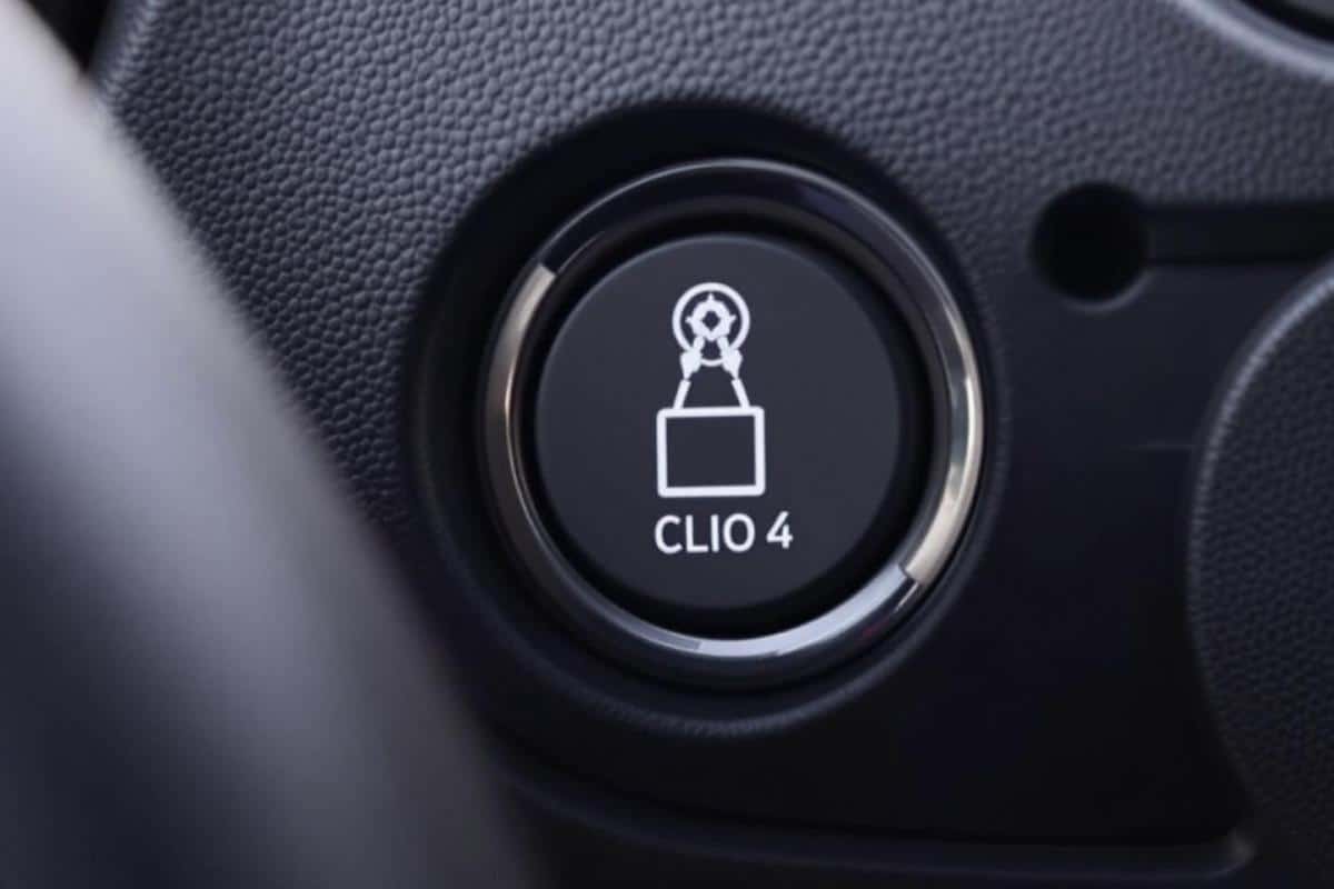 Où se trouve le bouton antipatinage Renault Clio 4 ?